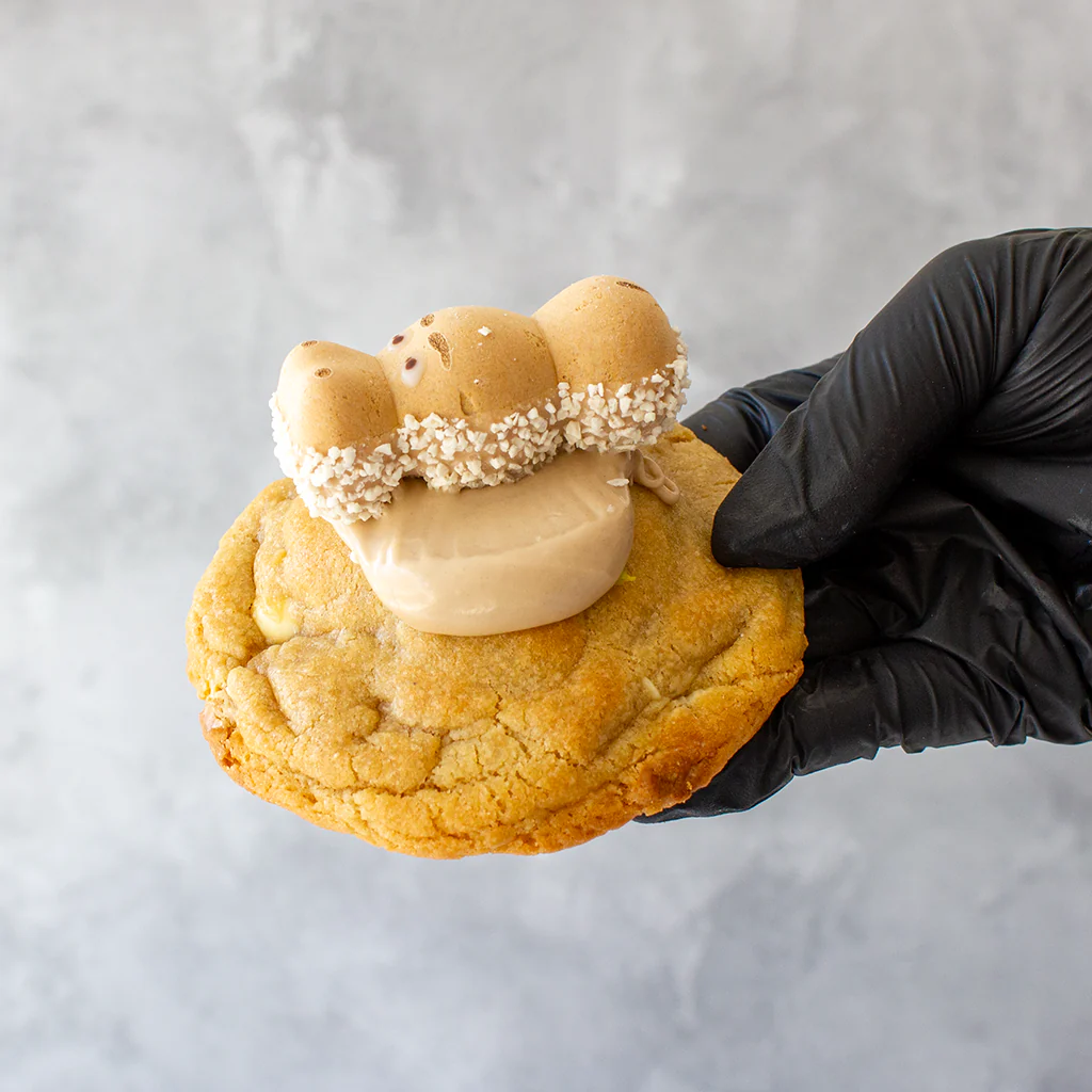 White Bueno Hippo Deluxe Cookie - Image 3